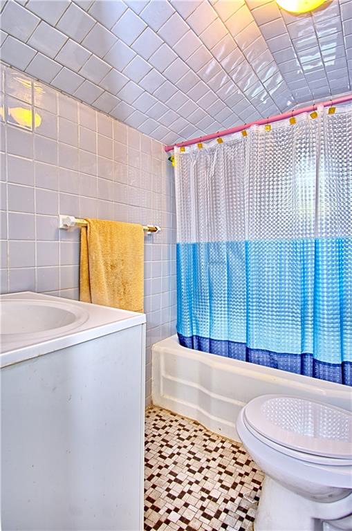 8800 19th Avenue Brooklyn, NY 11214 - Photo 15 of 26 a bathroom with a bathtub and shower