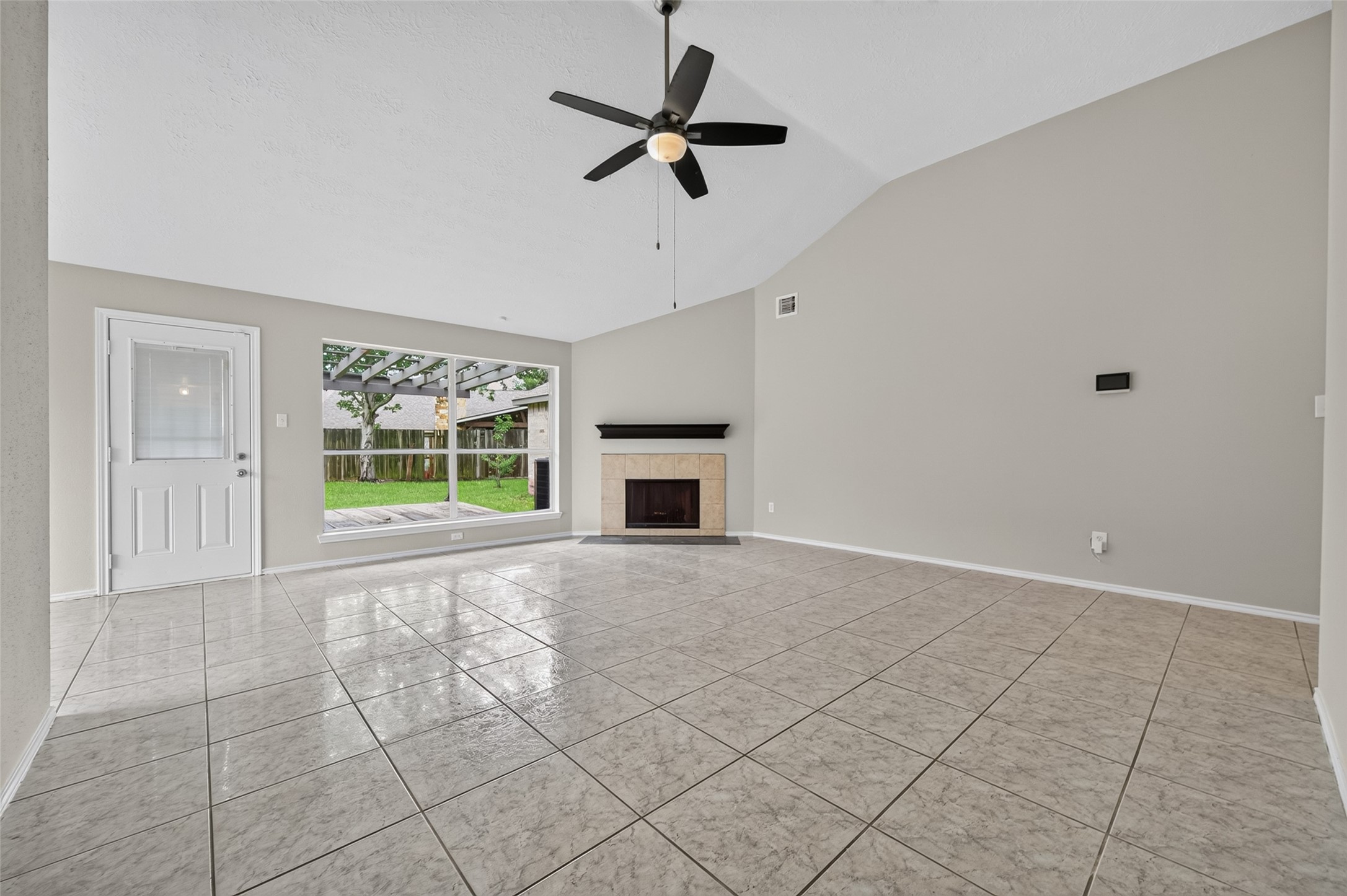411 North Mist Court Houston, TX 77073 - Photo 9 of 32