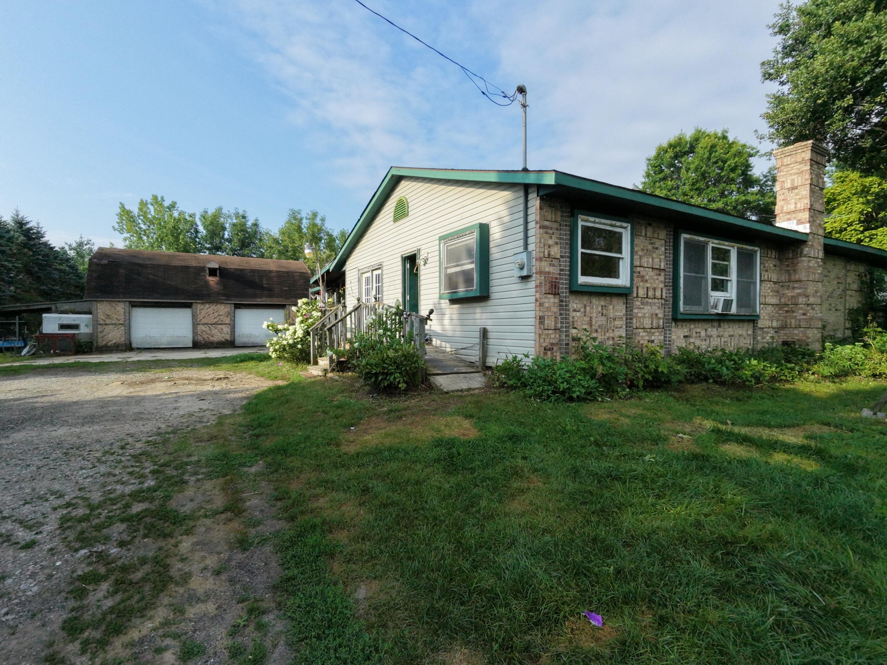 1215 Dale Road Beaverton, MI 48612 - Photo 1 of 23 Front
