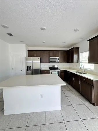 $2,400 | 803 James Drive, Kissimmee, FL 34759