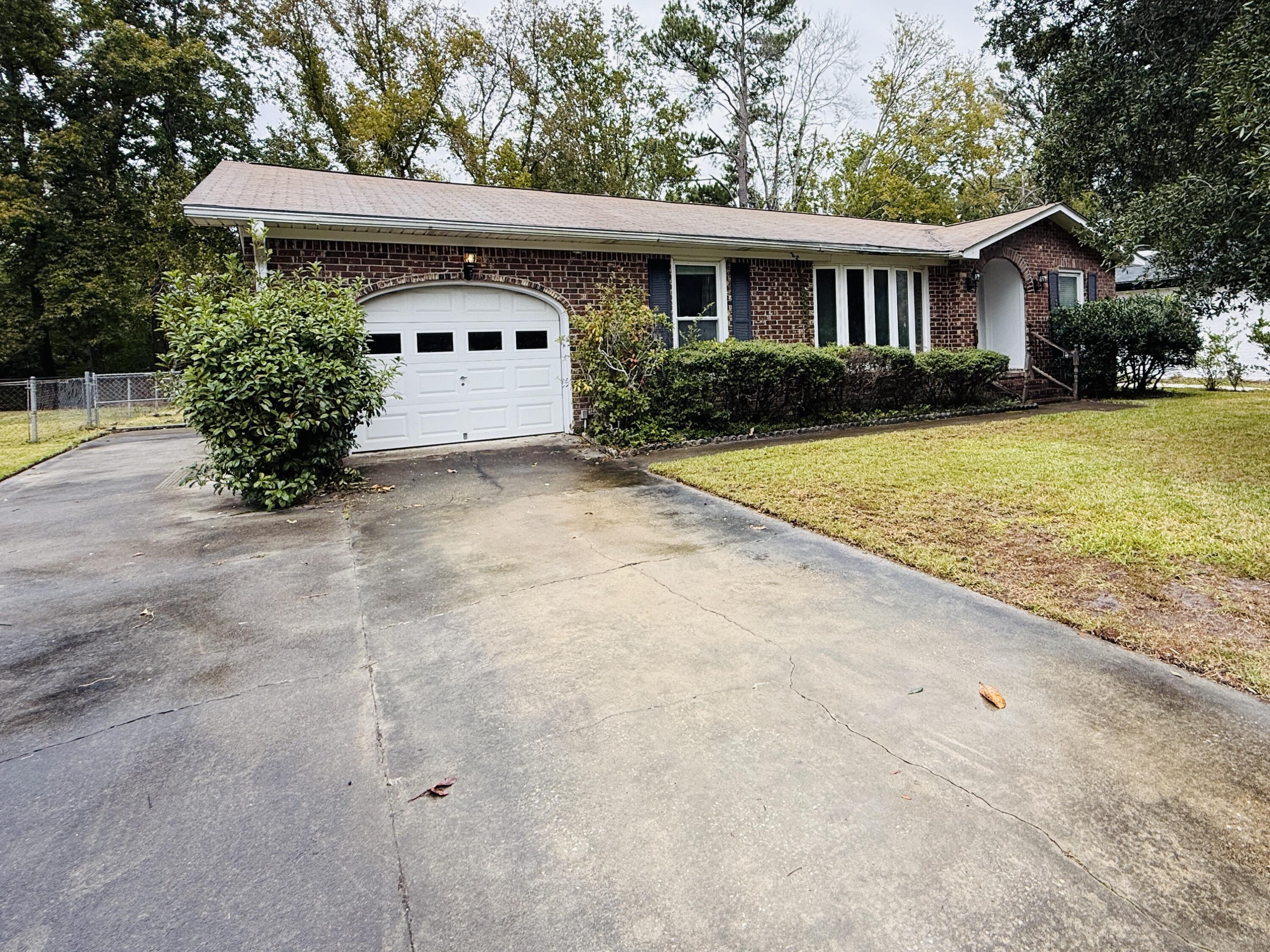 226 Loblolly Circle Ladson, SC 29456 - Photo 3 of 23 IMG_1535