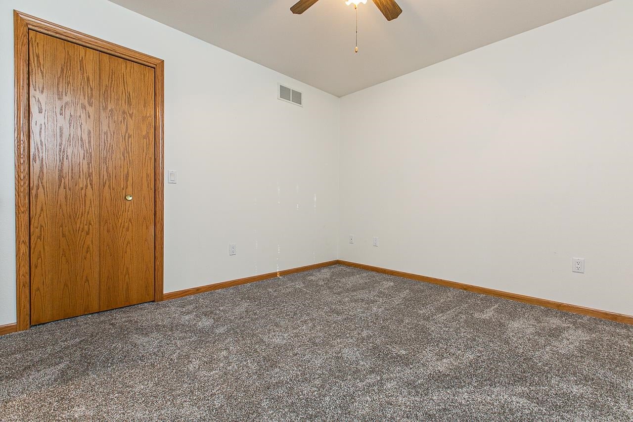 2260 Yorktown Road Dubuque, IA 52002 - Photo 17 of 28 Gallery Image 17