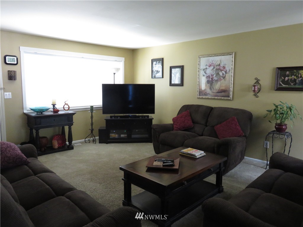 19524 Grannis Road Bothell, WA 98012 - Photo 2 of 19