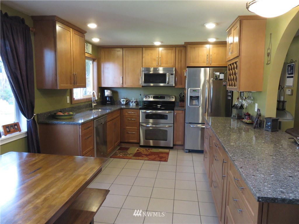 19524 Grannis Road Bothell, WA 98012 - Photo 3 of 19