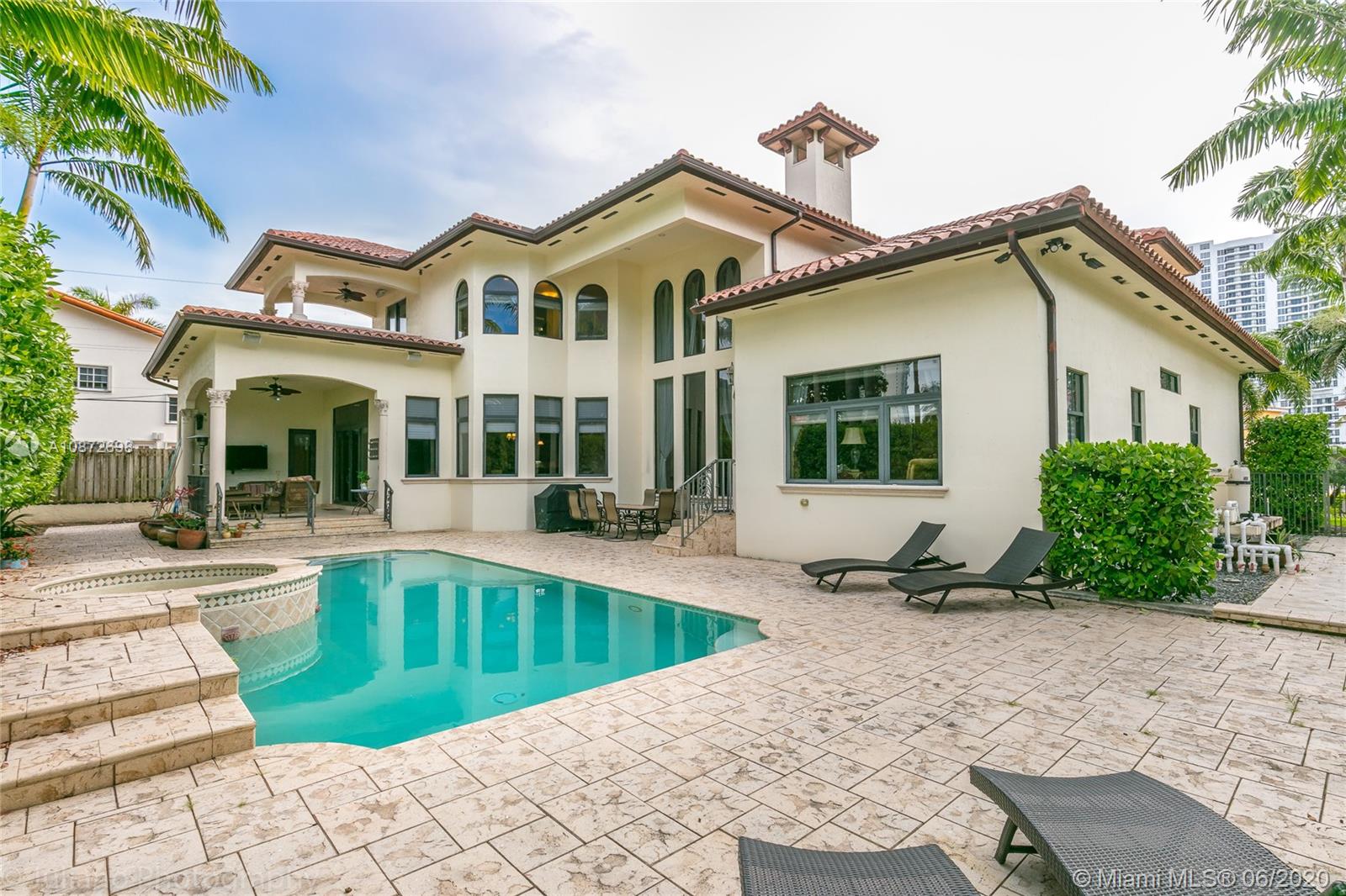 19141 North Bay Road Sunny Isles Beach, FL 33160 - Photo 4 of 42 a house view with a outdoor space