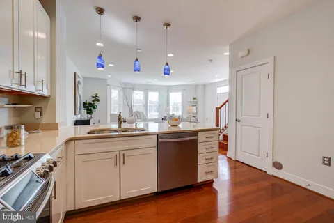$929,000 | 738 McKenzie Avenue, Alexandria, VA 22301