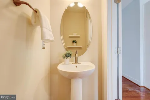 $929,000 | 738 McKenzie Avenue, Alexandria, VA 22301