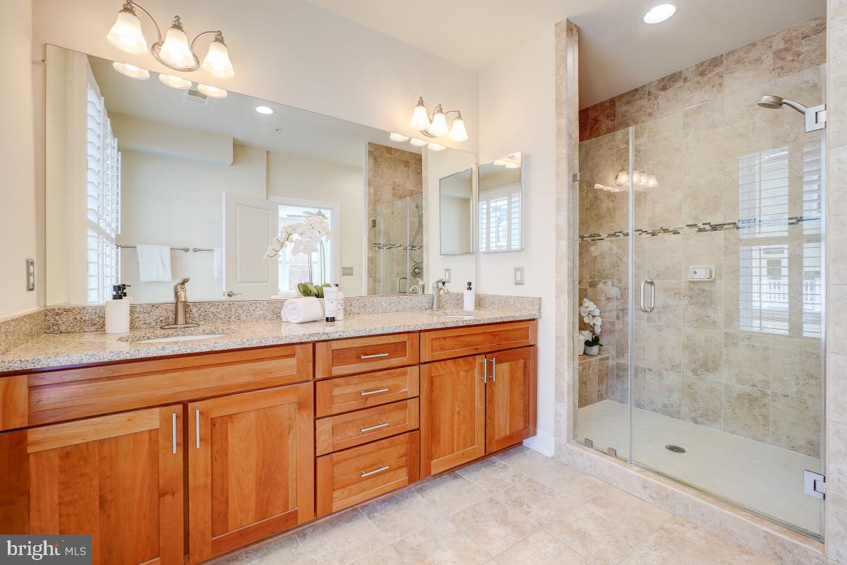 738 McKenzie Avenue Alexandria, VA 22301 - Photo 24 of 33 Primary bath