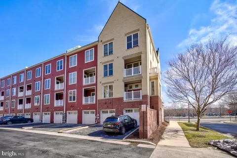 $929,000 | 738 McKenzie Avenue, Alexandria, VA 22301
