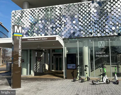 $929,000 | 738 McKenzie Avenue, Alexandria, VA 22301