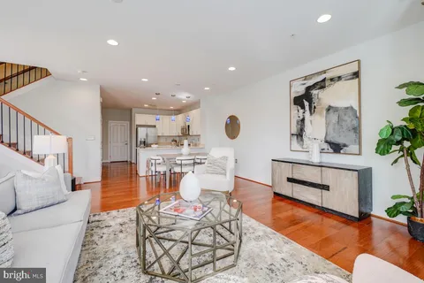 $929,000 | 738 McKenzie Avenue, Alexandria, VA 22301