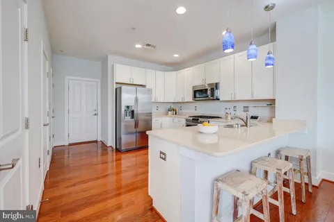 $929,000 | 738 McKenzie Avenue, Alexandria, VA 22301