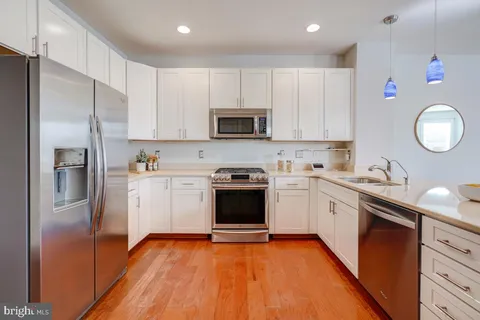 $929,000 | 738 McKenzie Avenue, Alexandria, VA 22301