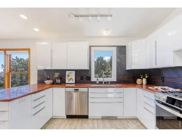 $950,000 | 2901 Stone Canyon Drive, Longmont, CO 80503