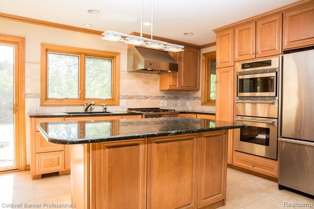 5720 Lost Lane Rochester, MI 48306 - Photo 11 of 42 GZ2A6213.jpg