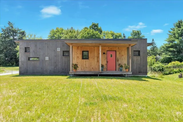 $650,000 | 868 Falls Road, Shelburne, VT 05482