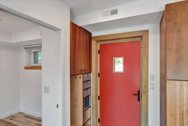 $650,000 | 868 Falls Road, Shelburne, VT 05482