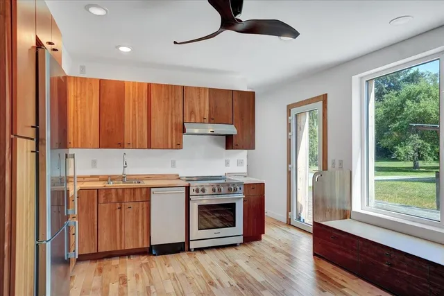 $650,000 | 868 Falls Road, Shelburne, VT 05482