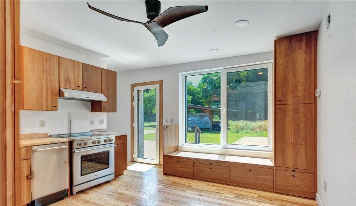 868 Falls Road Shelburne, VT 05482 - Photo 13 of 41