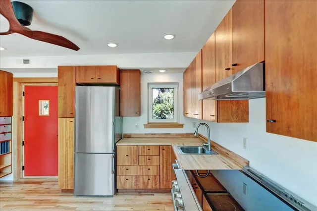 $650,000 | 868 Falls Road, Shelburne, VT 05482