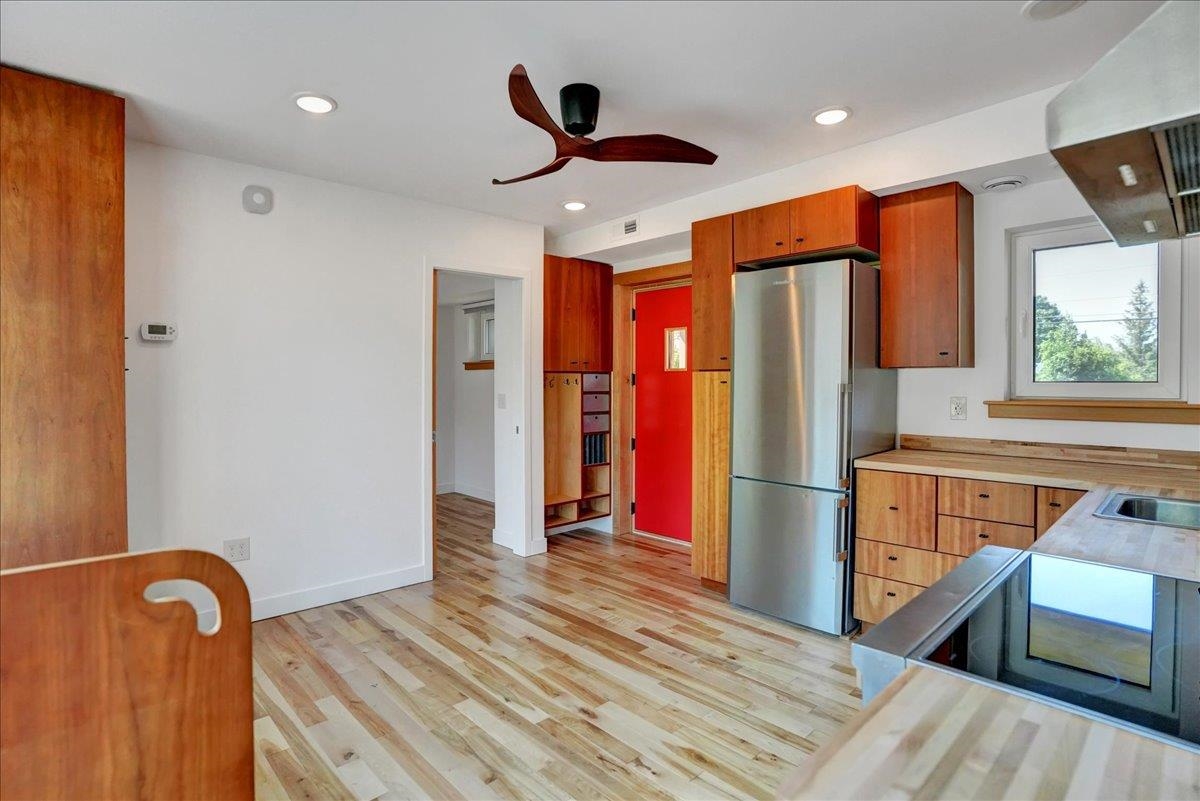 868 Falls Road Shelburne, VT 05482 - Photo 17 of 41