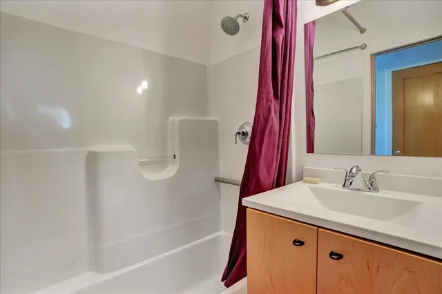 $650,000 | 868 Falls Road, Shelburne, VT 05482