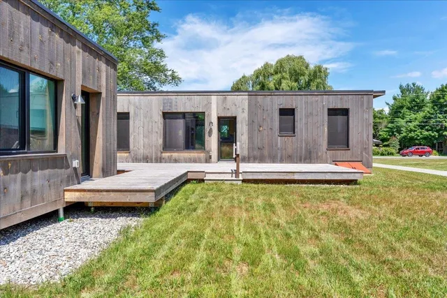 $650,000 | 868 Falls Road, Shelburne, VT 05482