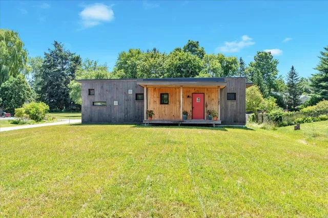 $650,000 | 868 Falls Road, Shelburne, VT 05482