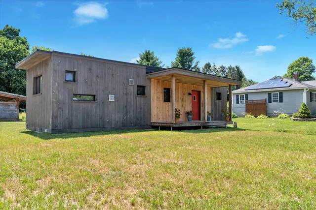 $650,000 | 868 Falls Road, Shelburne, VT 05482