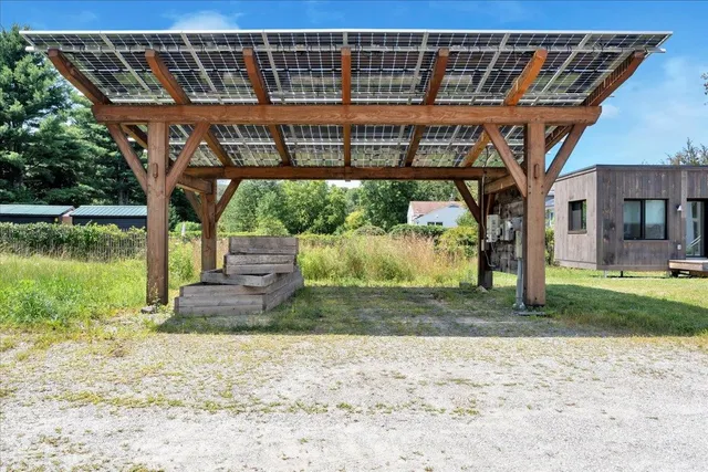 $650,000 | 868 Falls Road, Shelburne, VT 05482