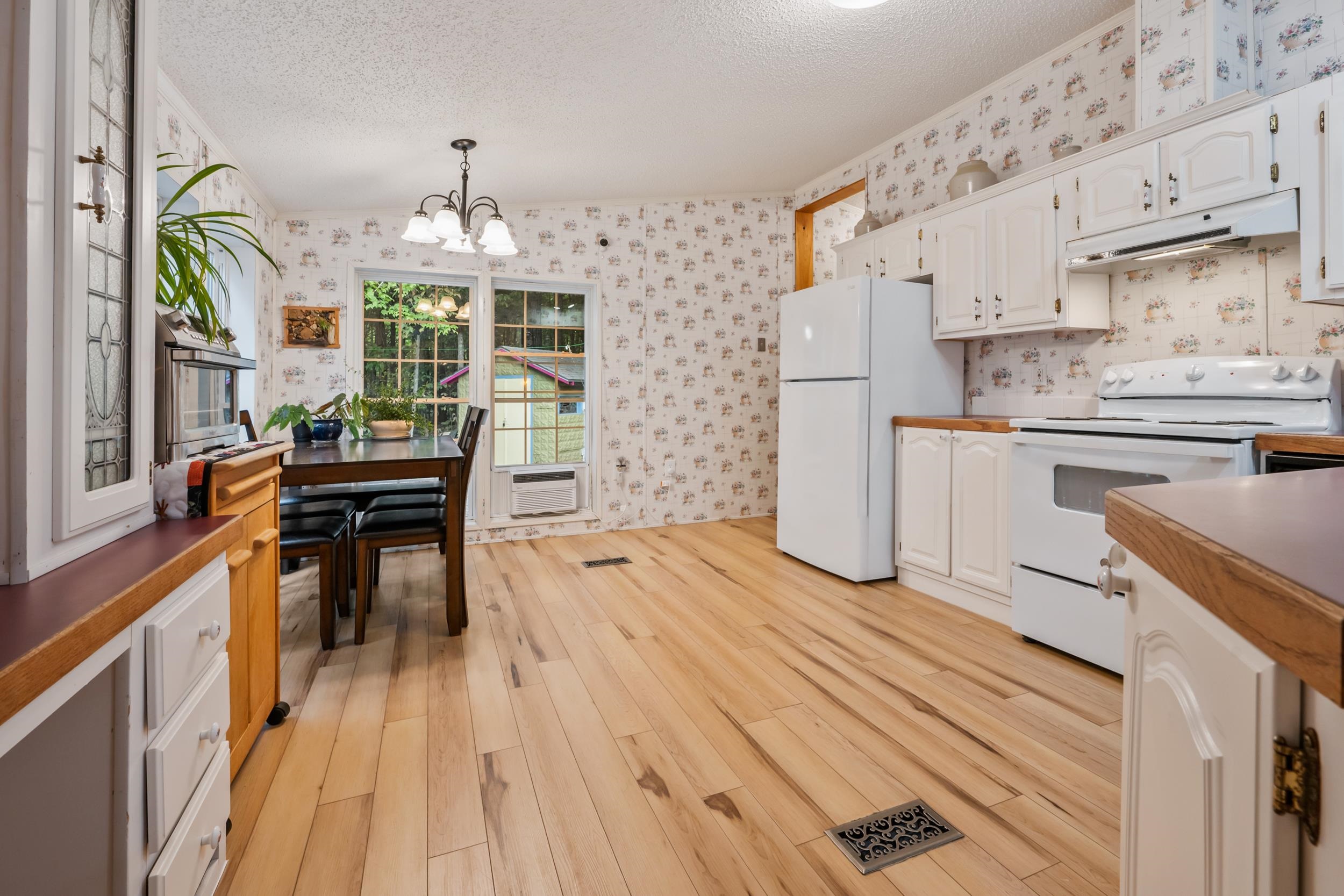 352 Highway 302 Bartlett, NH 03838 - Photo 4 of 26