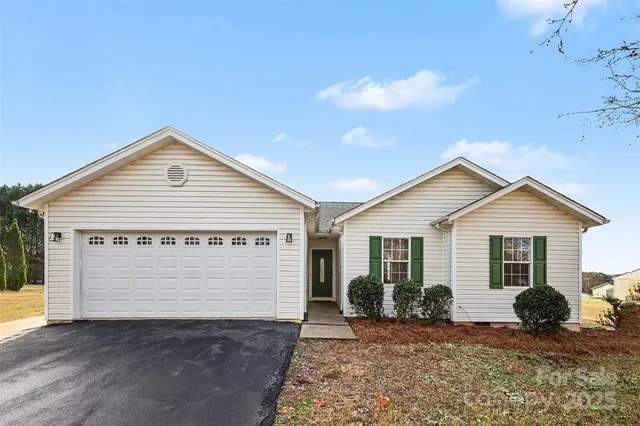 $305,000 | 105 3rd Avenue Northwest, Hildebran, NC 28637