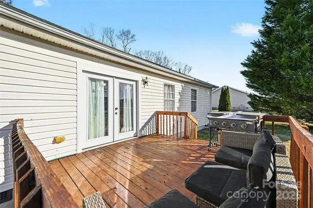 $305,000 | 105 3rd Avenue Northwest, Hildebran, NC 28637