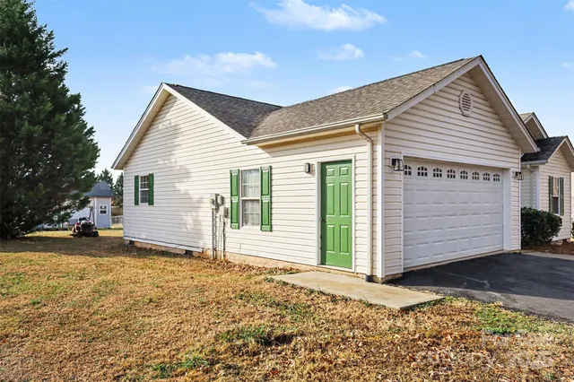 $305,000 | 105 3rd Avenue Northwest, Hildebran, NC 28637