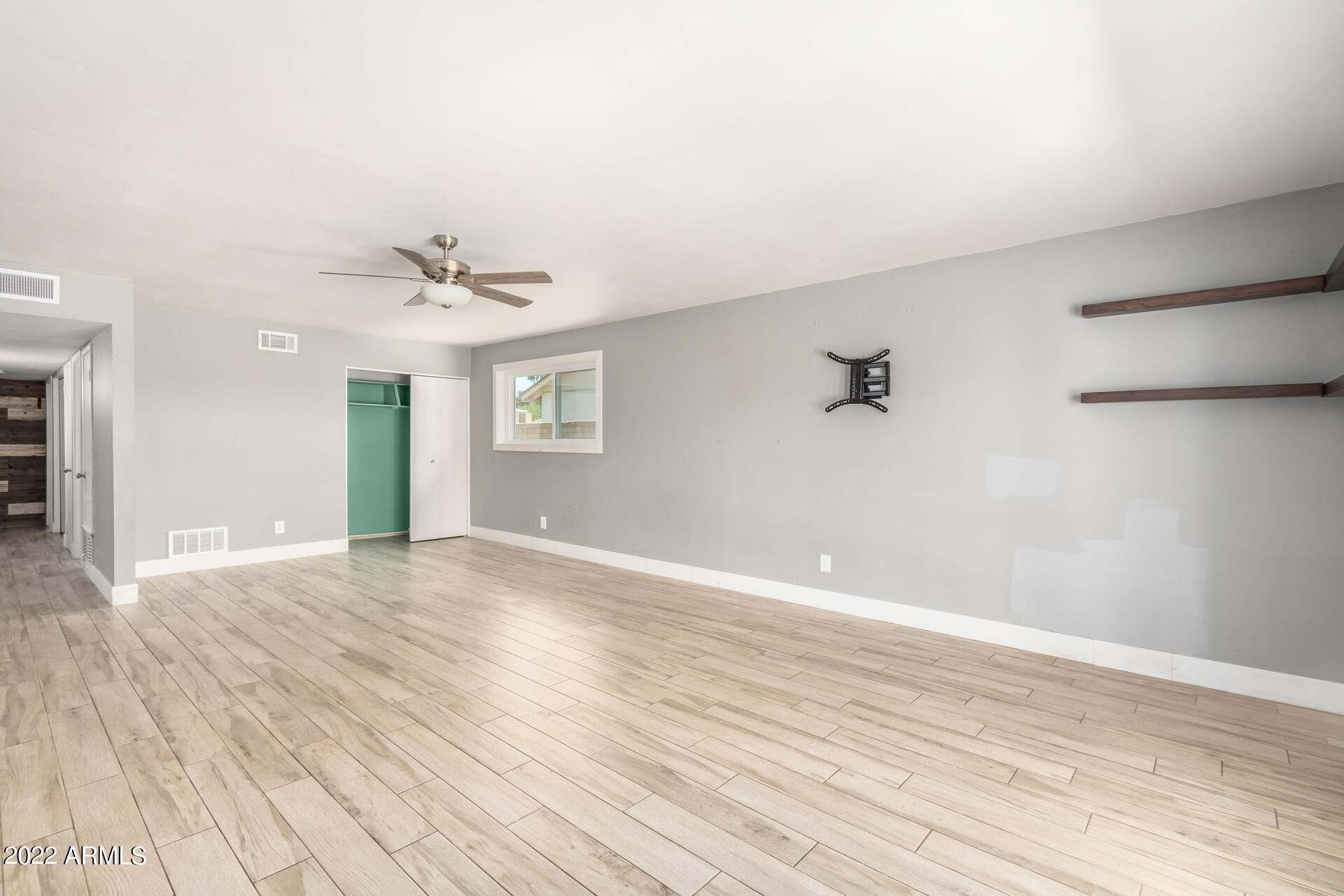 3201 West Hearn Road Phoenix, AZ 85053 - Photo 3 of 25 11-Hearn