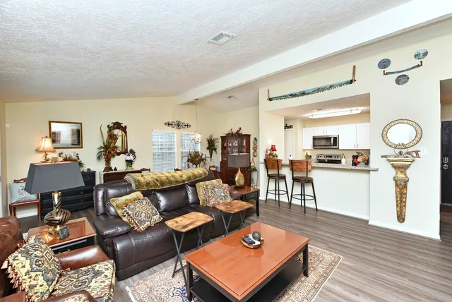 $2,000 | 7 Braemar Forest Street, The Woodlands, TX 77381