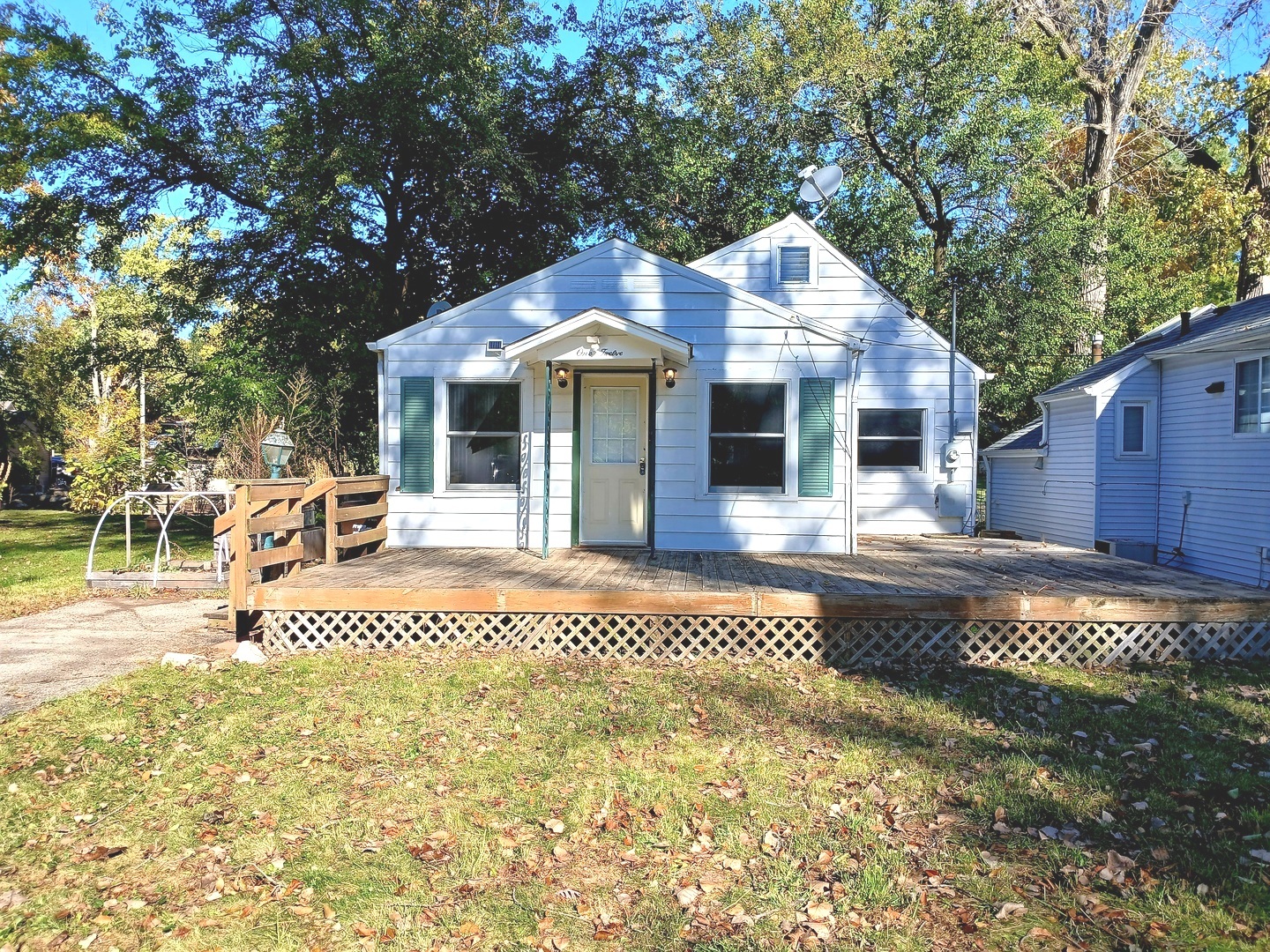 112 Hazel Court Island Lake, IL 60042 - Photo 1 of 18