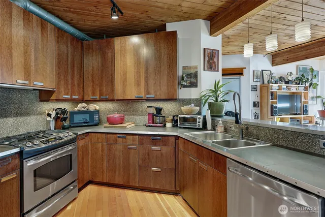 $565,000 | 1408 12th Avenue, Unit 406, Seattle, WA 98122