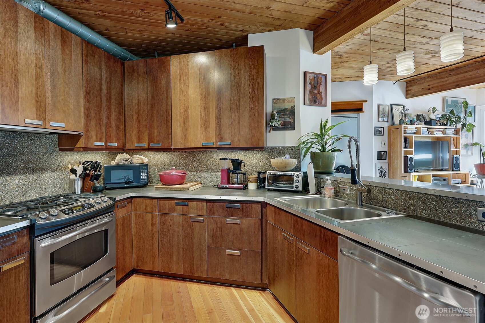 1408 12th Avenue, Unit 406 Seattle, WA 98122 - Photo 11 of 26