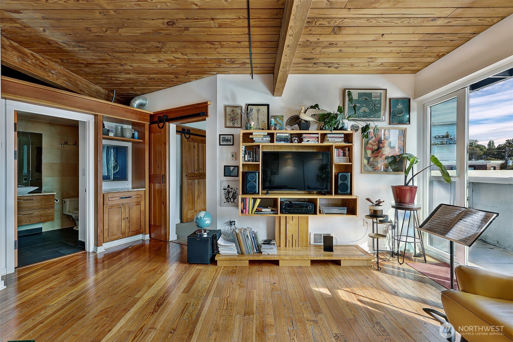 1408 12th Avenue, Unit 406 Seattle, WA 98122 - Photo 3 of 26