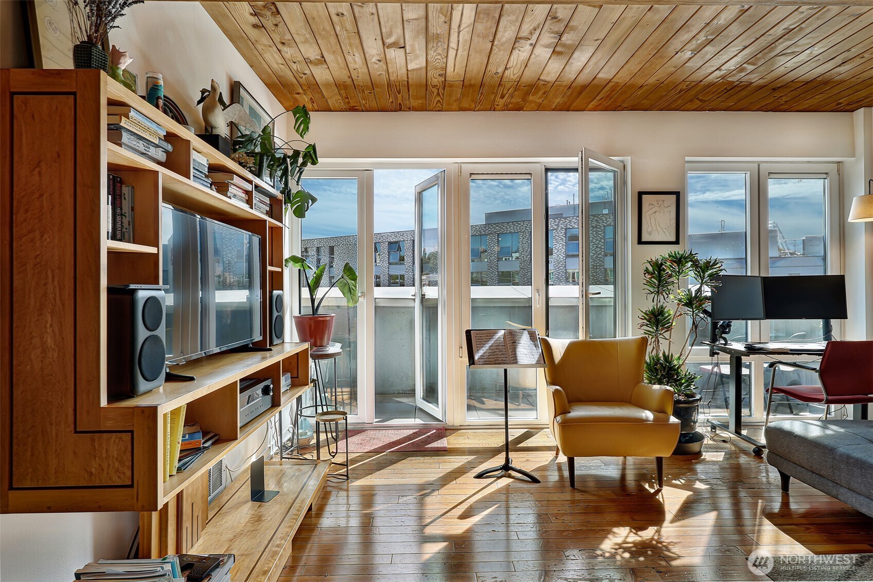 1408 12th Avenue, Unit 406 Seattle, WA 98122 - Photo 7 of 26