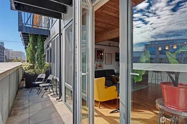 $565,000 | 1408 12th Avenue, Unit 406, Seattle, WA 98122