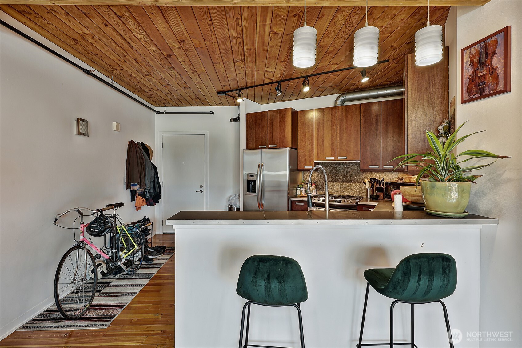 1408 12th Avenue, Unit 406 Seattle, WA 98122 - Photo 10 of 26