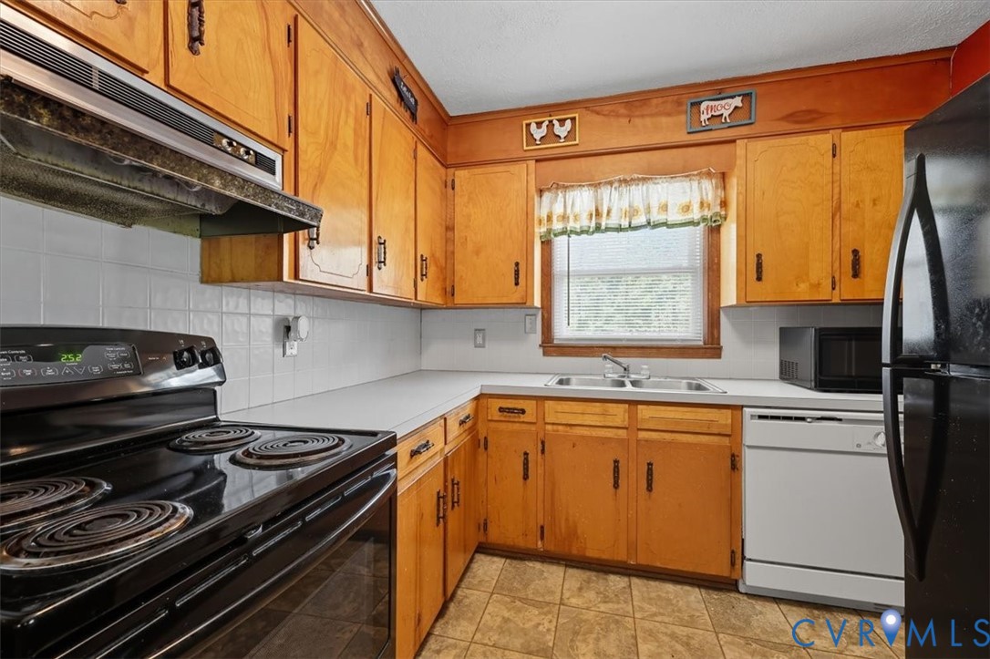237 Craddock Street Boydton, VA 23917 - Photo 16 of 41 Kitchen with black appliances, under cabinet range