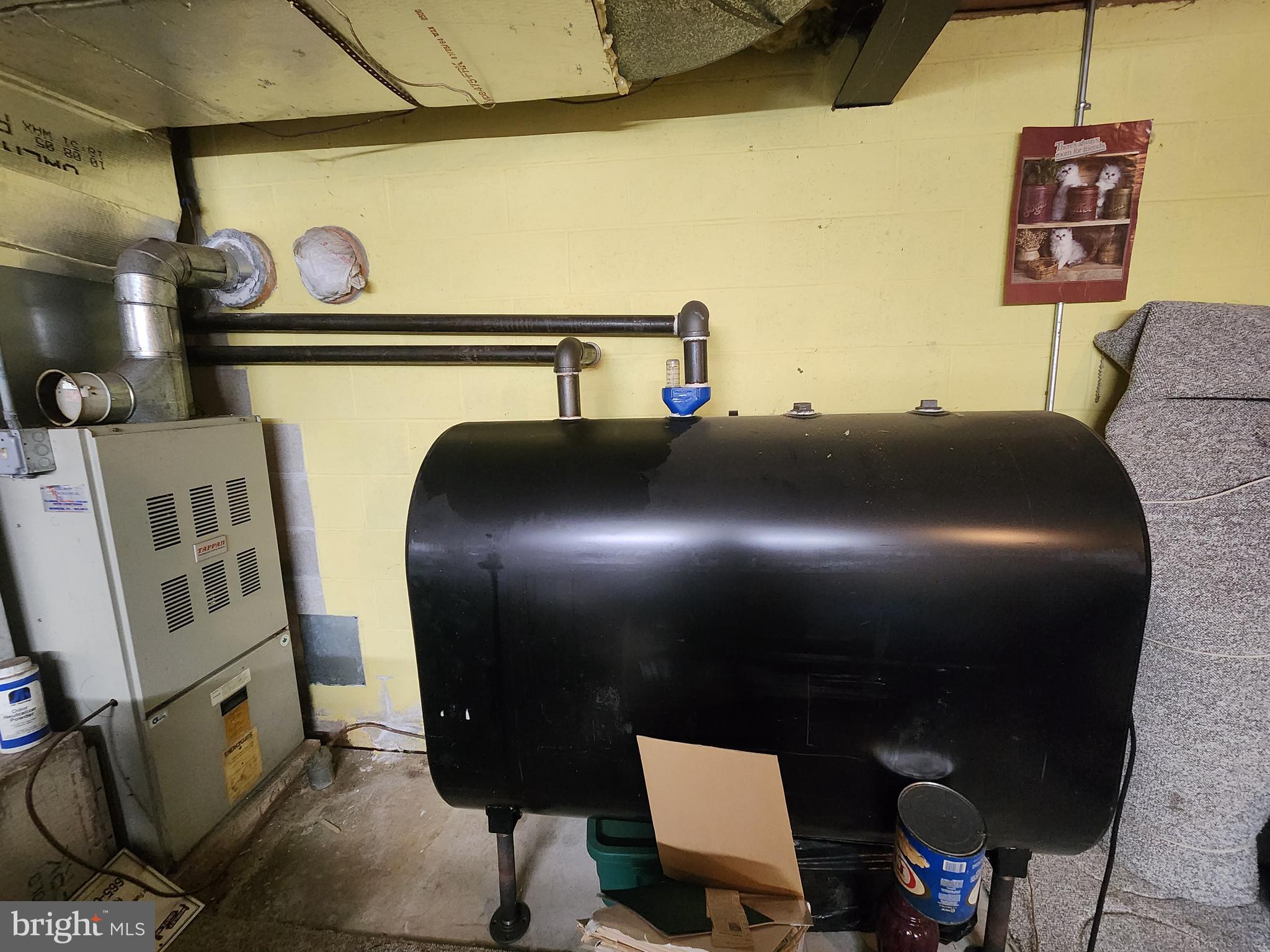 68 Daffodil Drive Manheim, PA 17545 - Photo 36 of 45 a living room with furniture