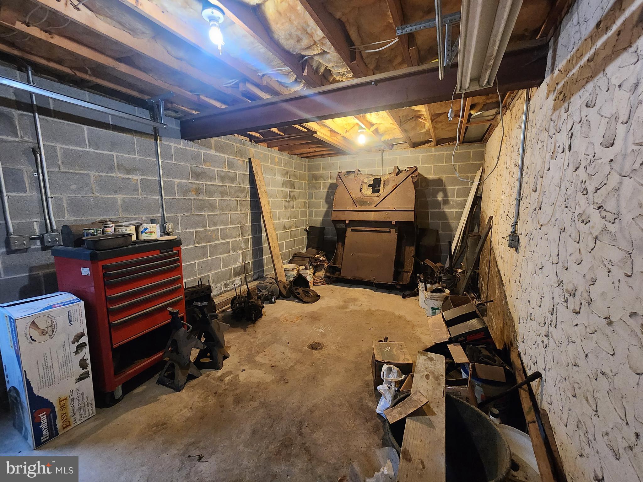 68 Daffodil Drive Manheim, PA 17545 - Photo 41 of 45 a view of storage and utility room