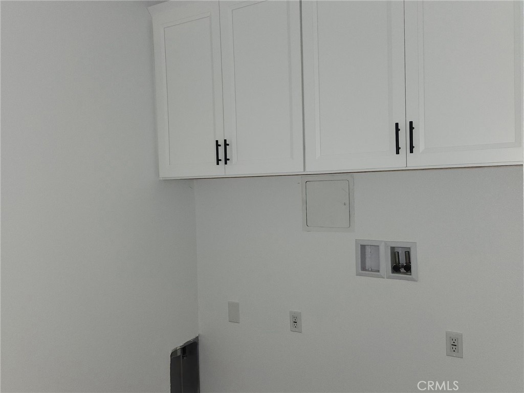 21053 Huasna Road Apple Valley, CA 92307 - Photo 6 of 19 Laundry-room Storage