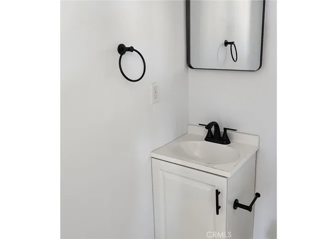 $3,000 | 21053 Huasna Road, Apple Valley, CA 92307