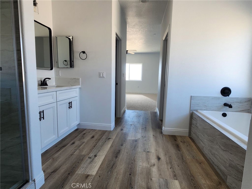 21053 Huasna Road Apple Valley, CA 92307 - Photo 9 of 19 Master entry with Dual Sinks and dual Closets.