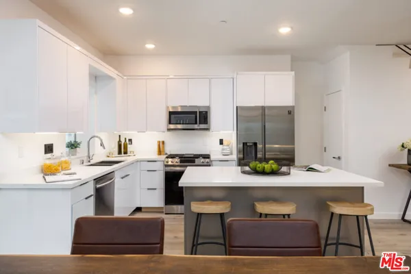 $6,000 | 846 North Alta Vista Boulevard, Unit 103, Los Angeles, CA 90046